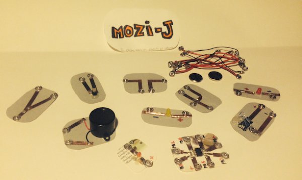 Mozi - J : Playing with modular paper circuits  - posti esauriti