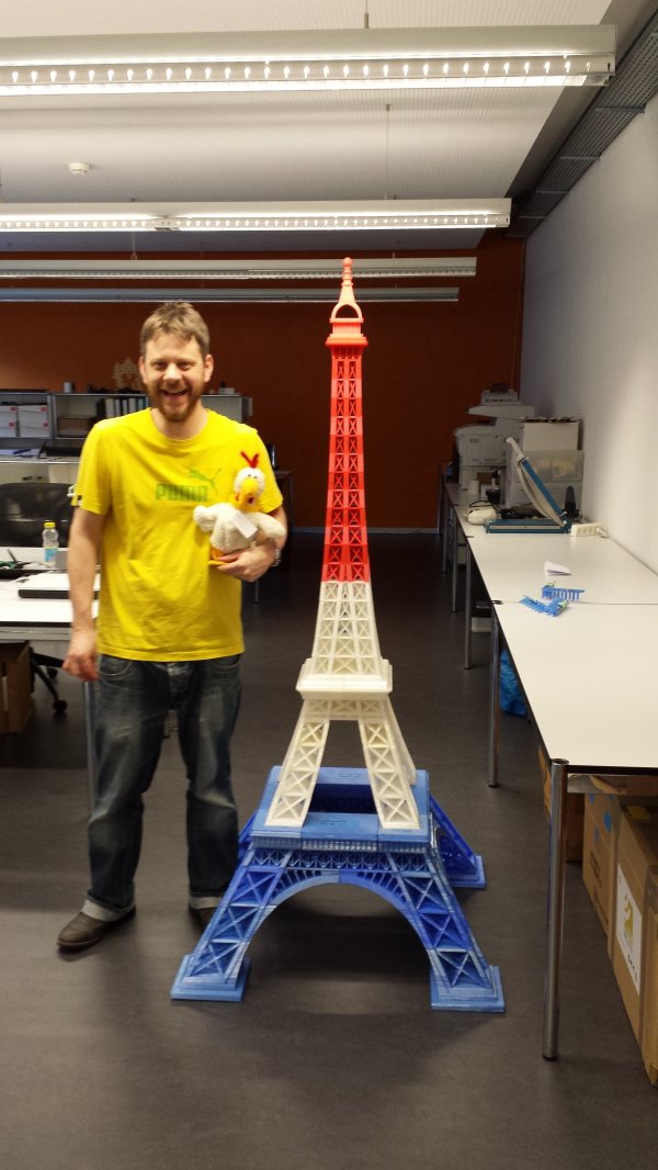 1.90m Eiffel Tower in 3D