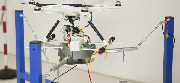 Costruisci uno strumento per la misura, l'analisi e la certificazione dei droni