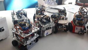 I vari team di gara progettano i loro “lottatori robot” con caratteristiche specifiche