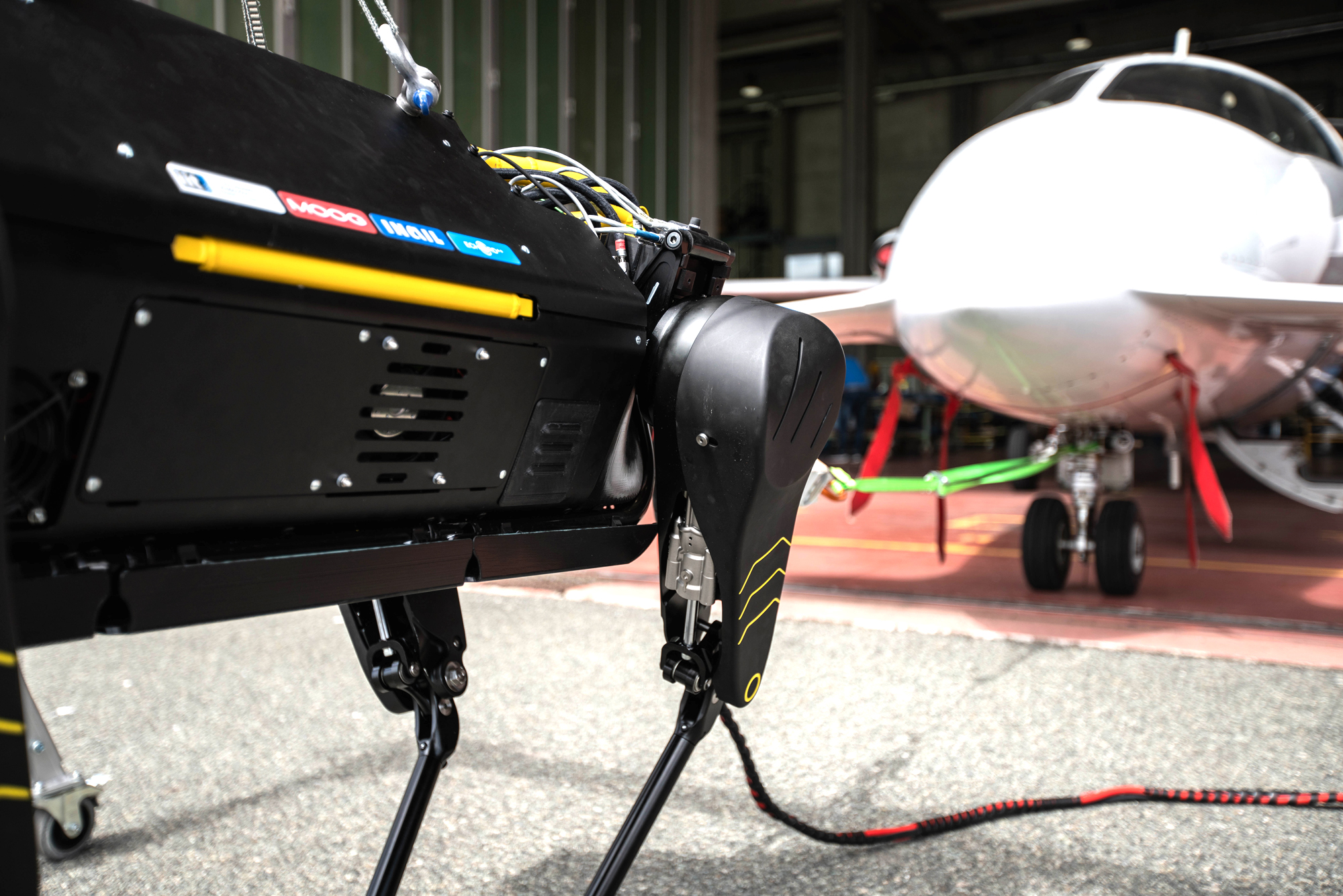 HyQ Real è in grado di trainare un aereo di 3 tonnellate (foto: IIT)