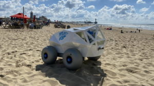 robot su spiaggia
