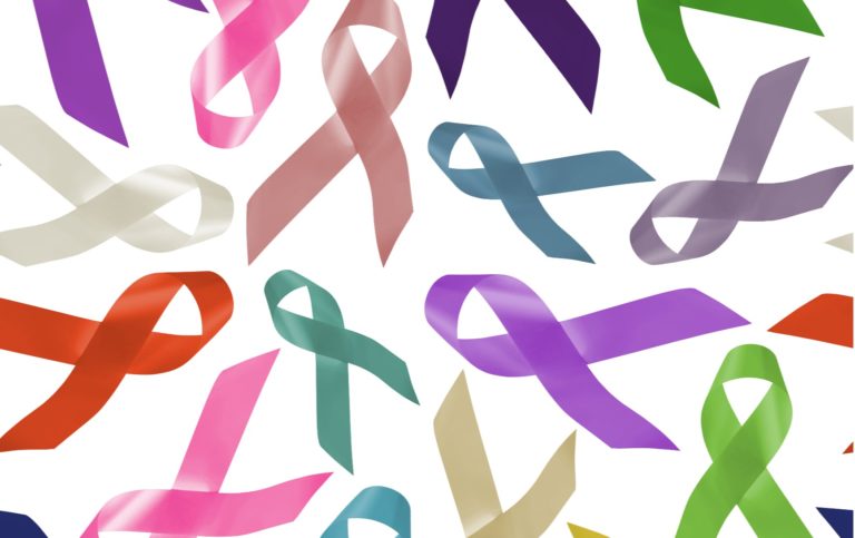 Fiocchi colorati simbolo della lotta al cancro