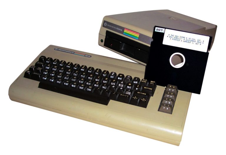 Commodore 64 pc con floppy disk